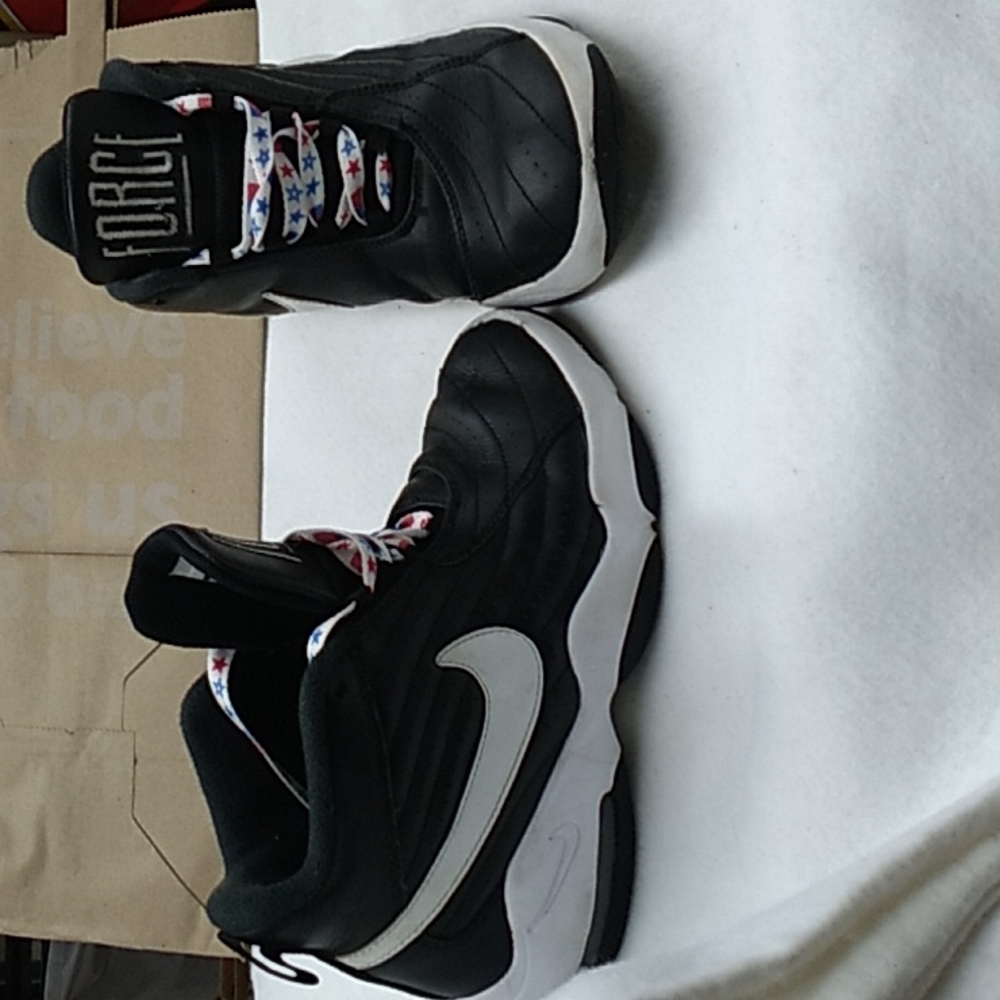 Nike Air Core Force GS basketball shoes. Model: AA2909-001 youth size 5y.